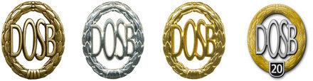 Vier Medaillen des Deutschen Olympischen Sportbundes (DOSB) in Gold, Silber, Bronze und eine spezielle 20-Jahre-Medaille.